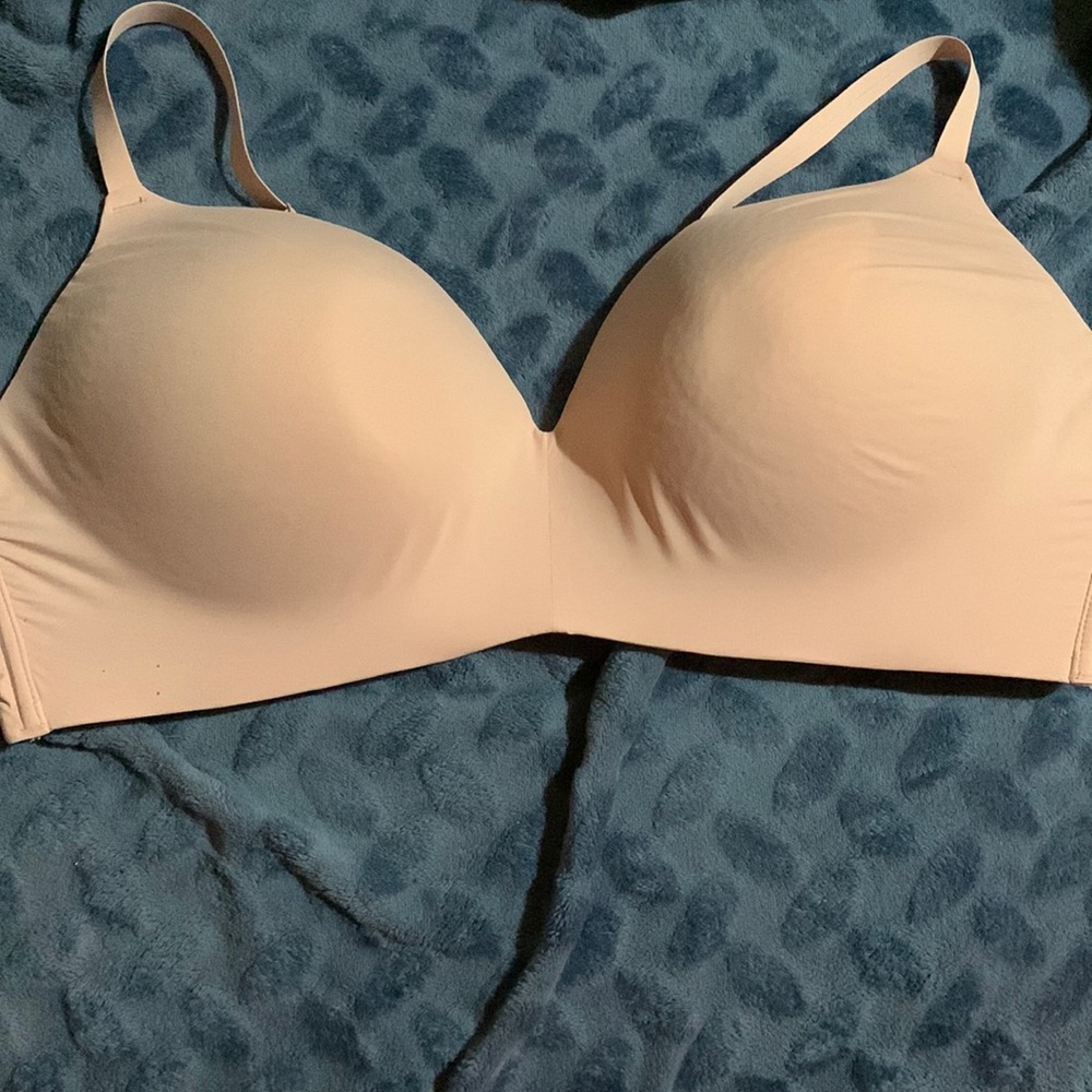 Bra never worn. Size 38DDD.